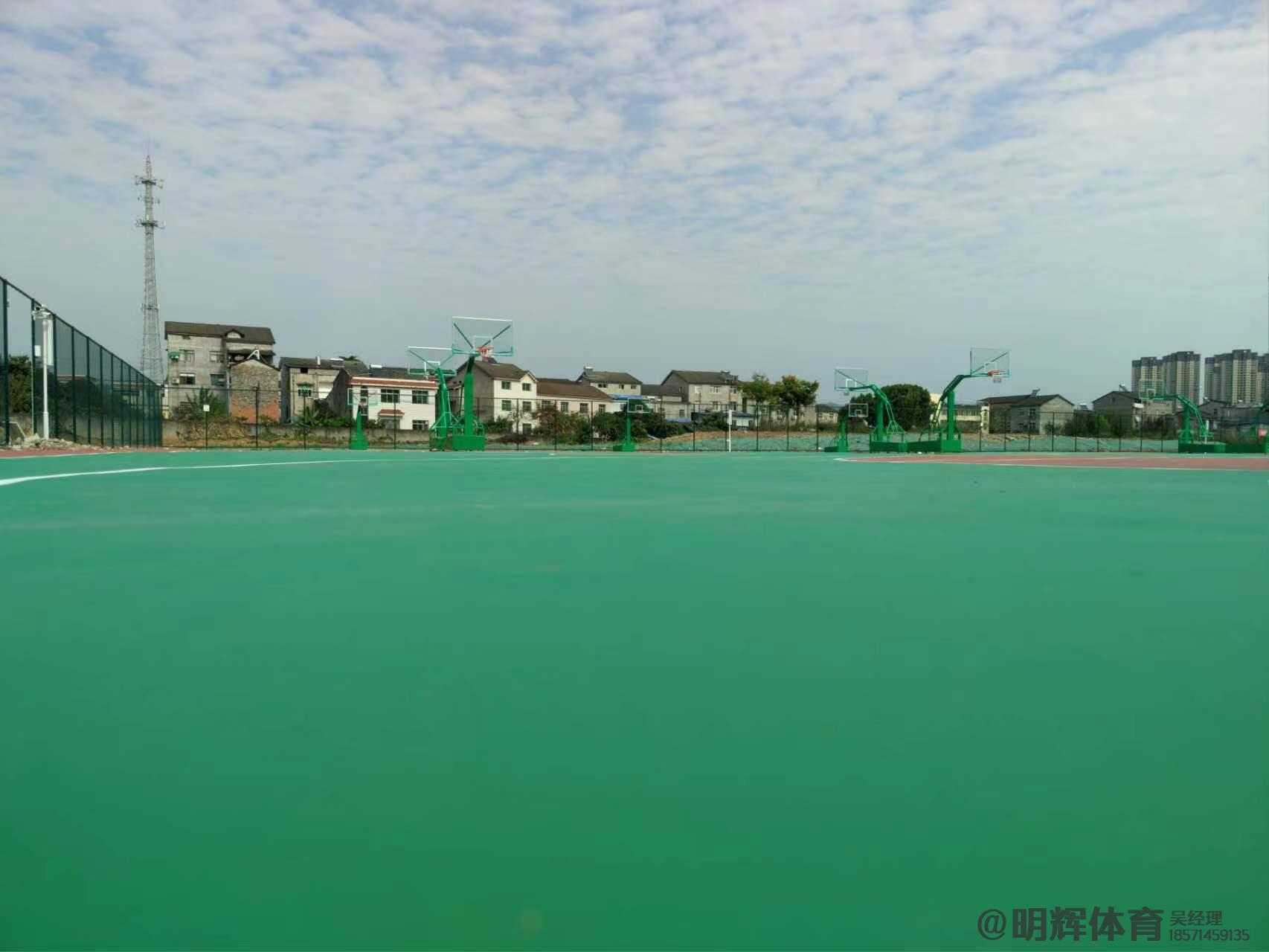塔城硬地丙烯酸球场的优缺点